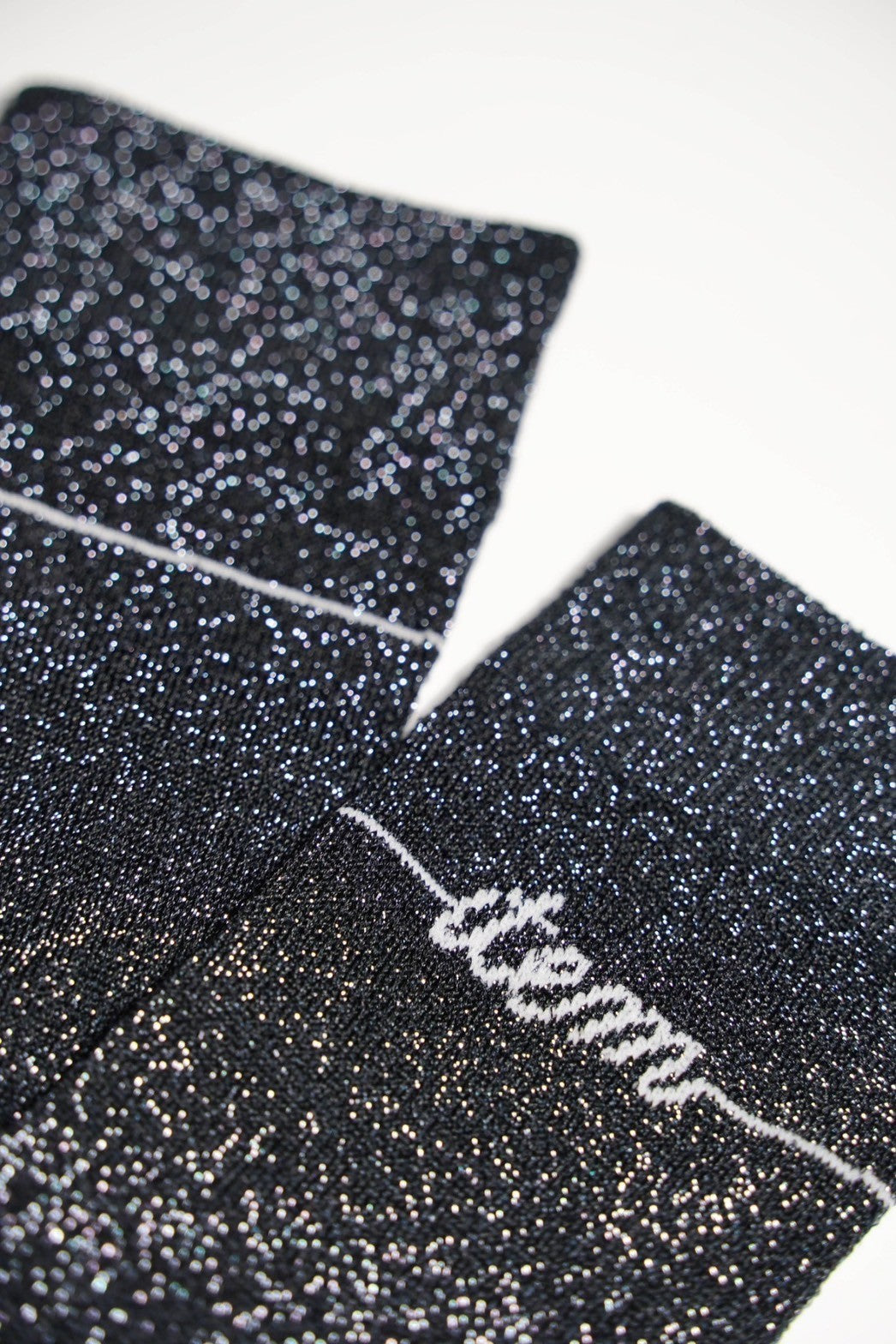 item logo socks(black glitter)