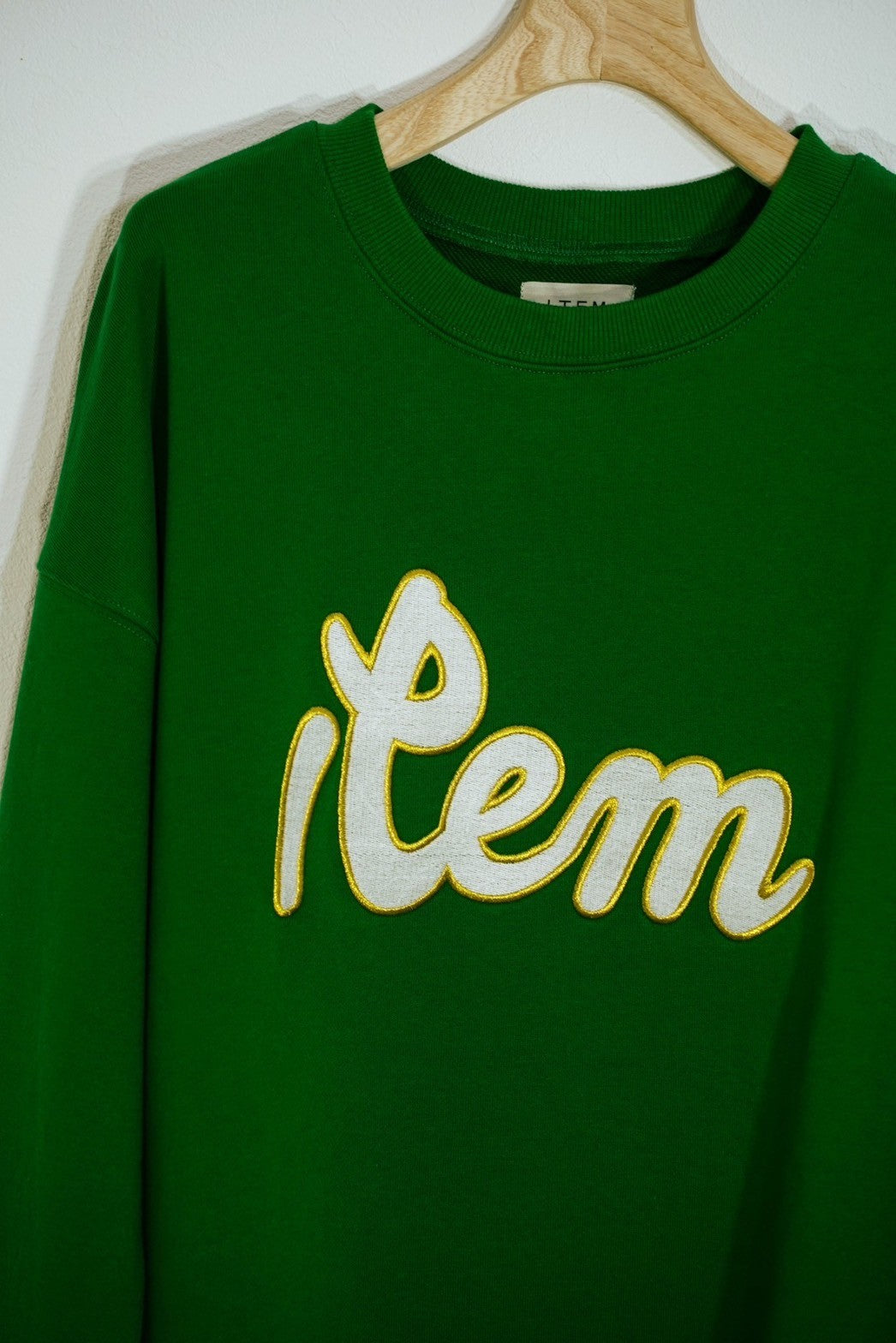item logo sweat