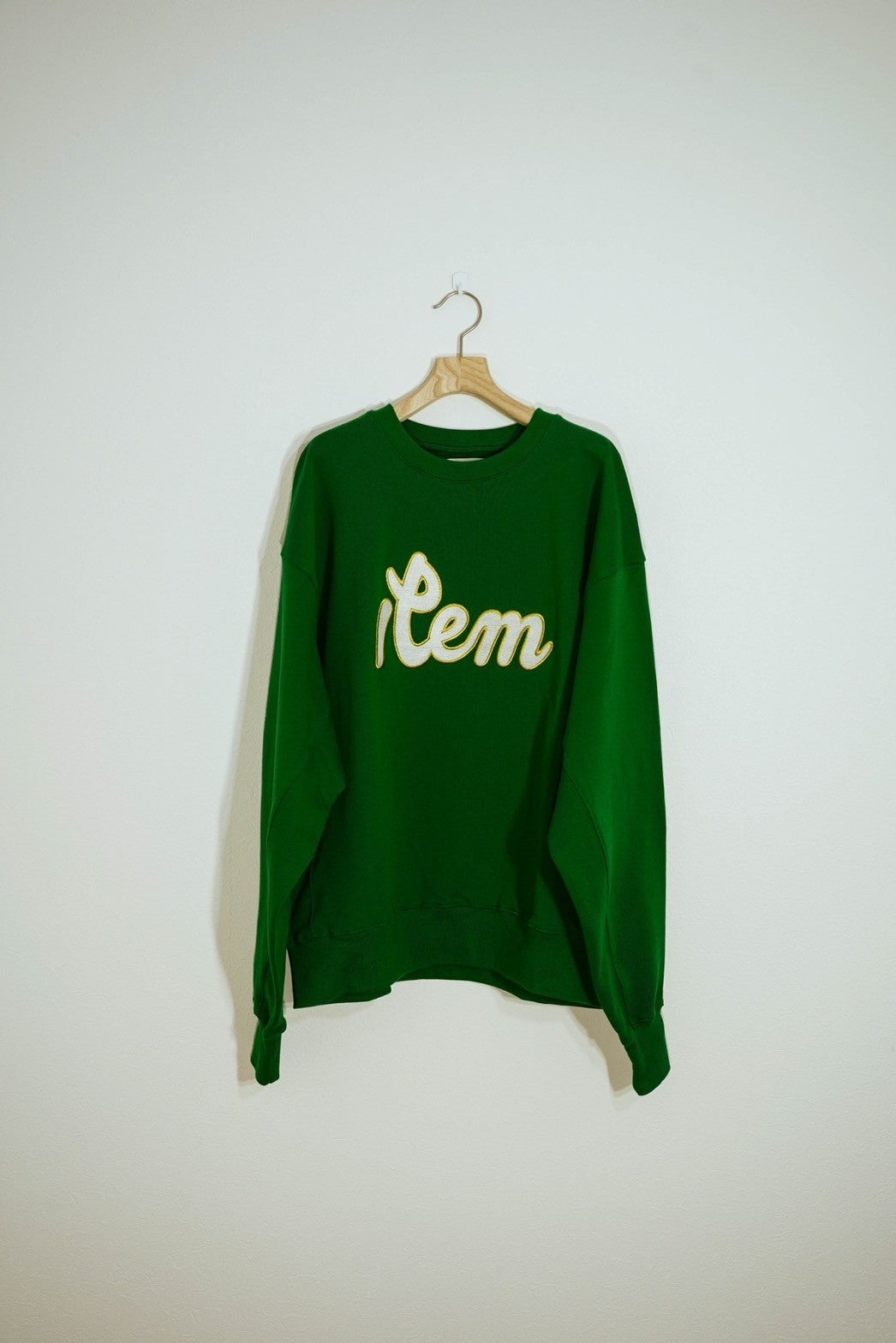 item logo sweat