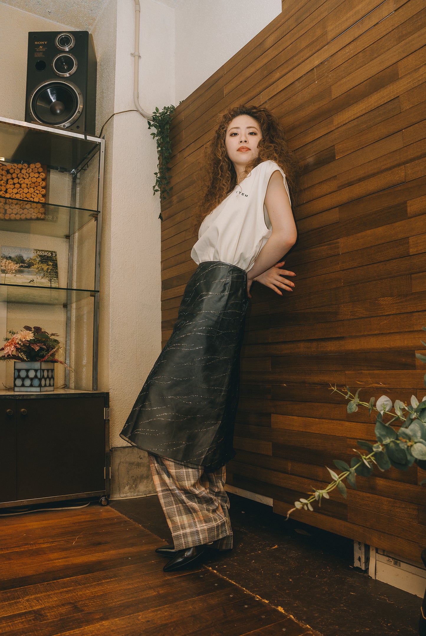 item logo no-sleeve (white)