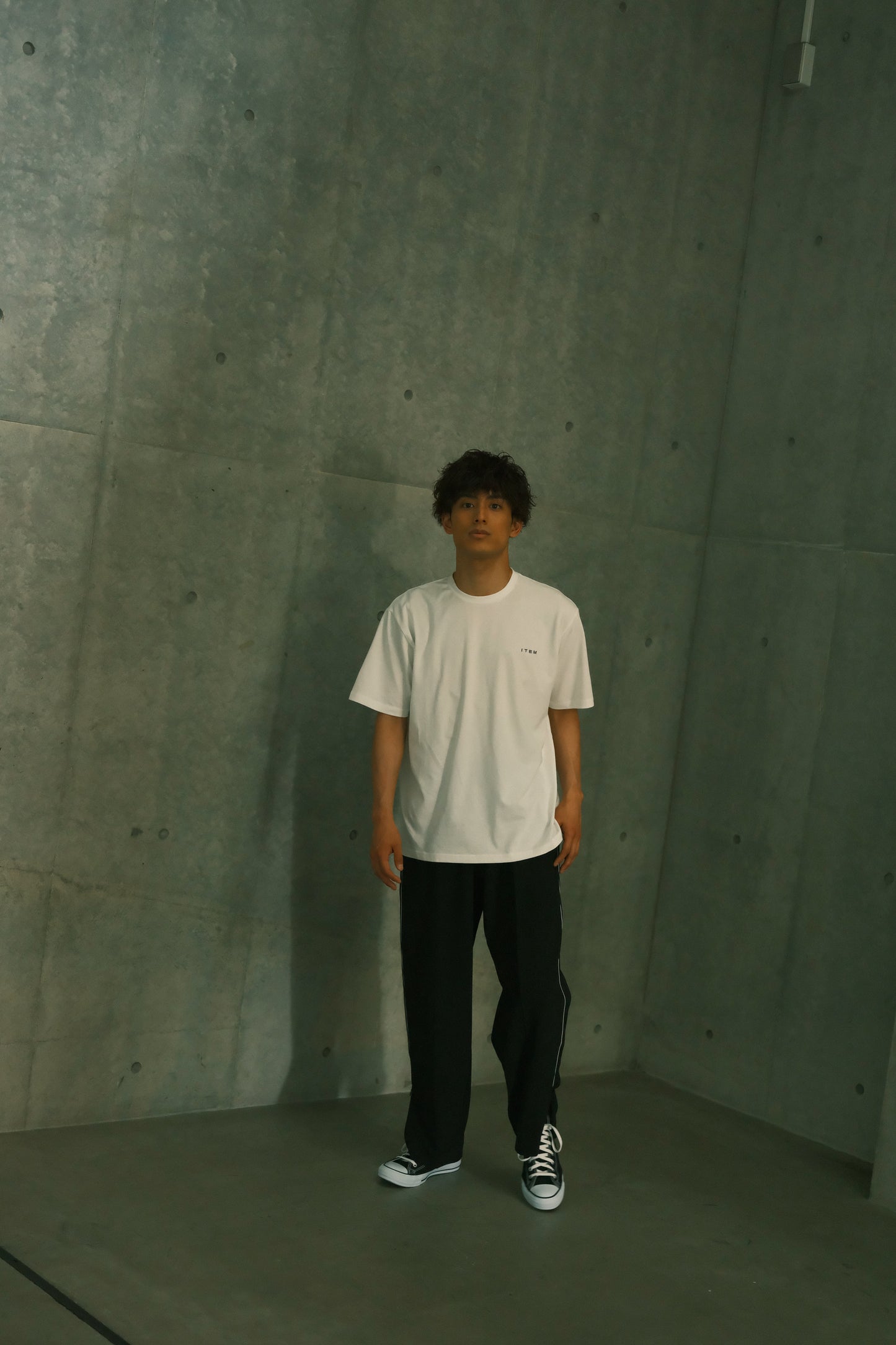 item logo tee (white)