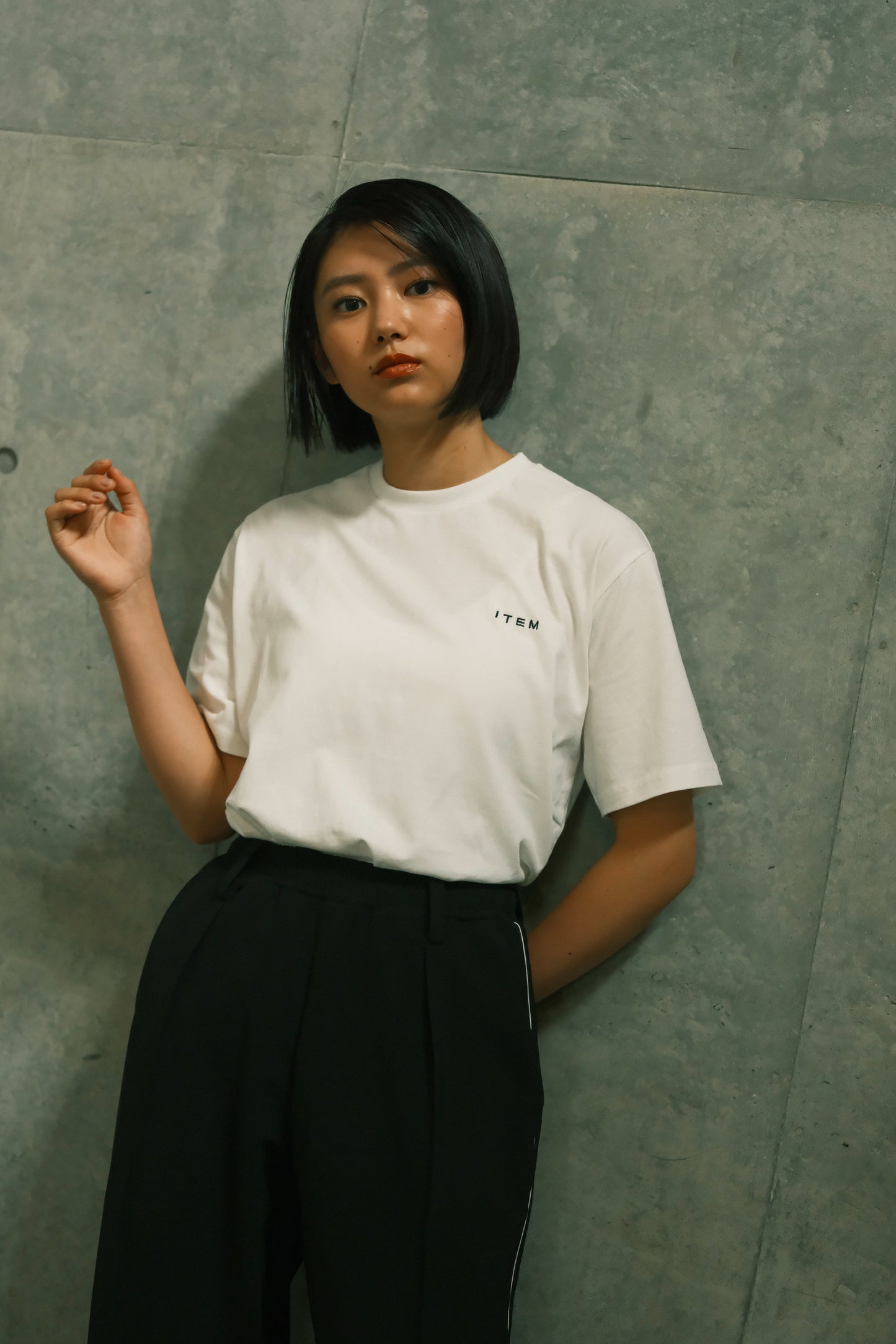 item logo tee (white)