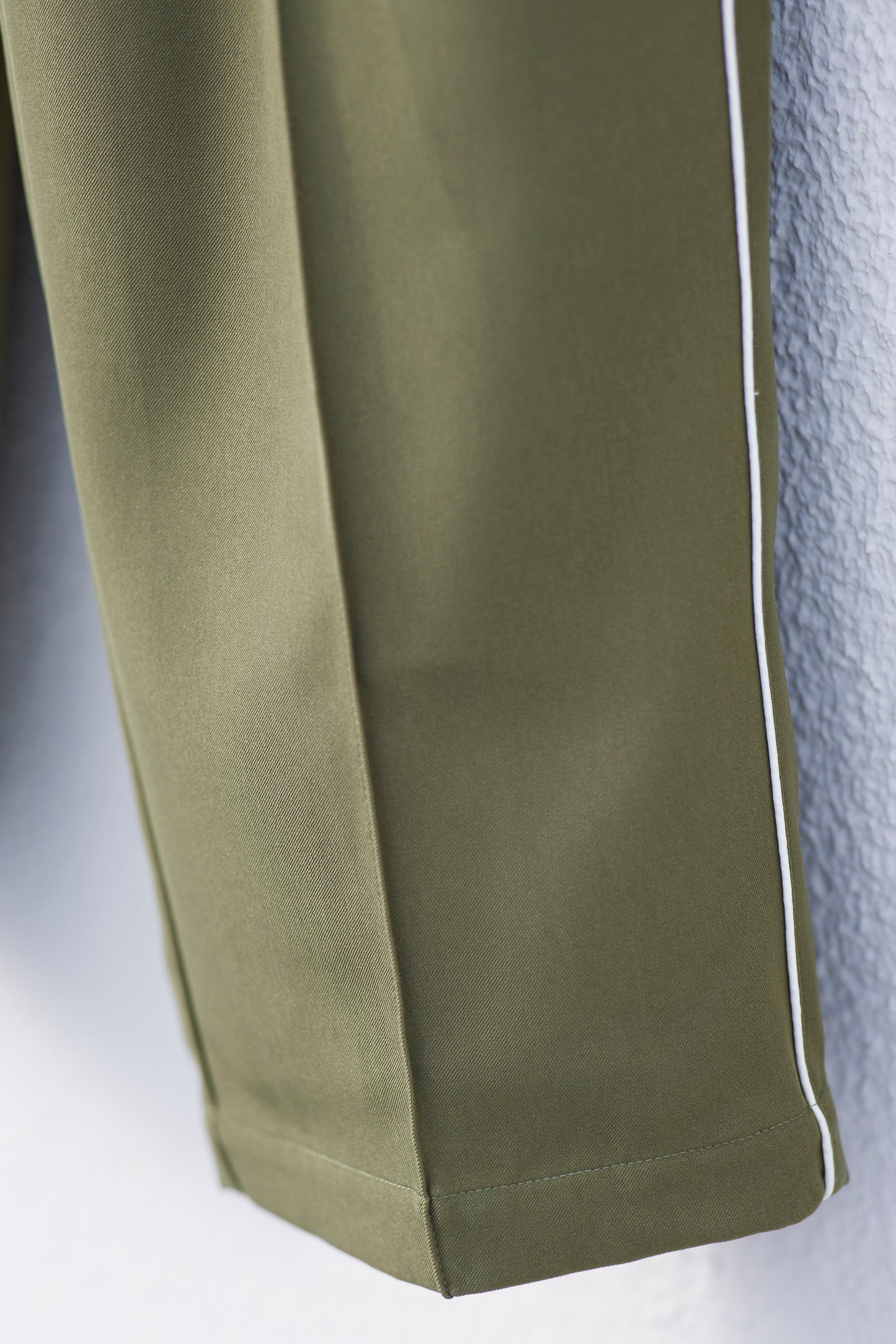 rehearsal track pants (khaki)