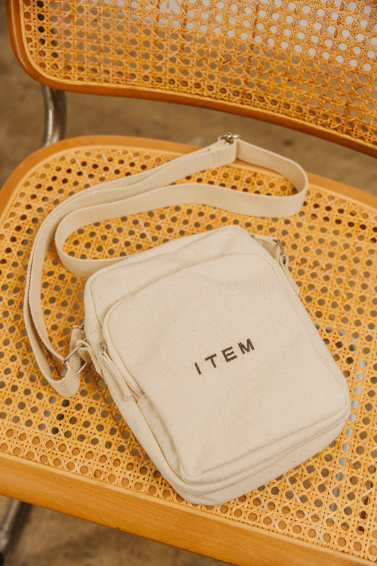 item shoulder bag（ivory）