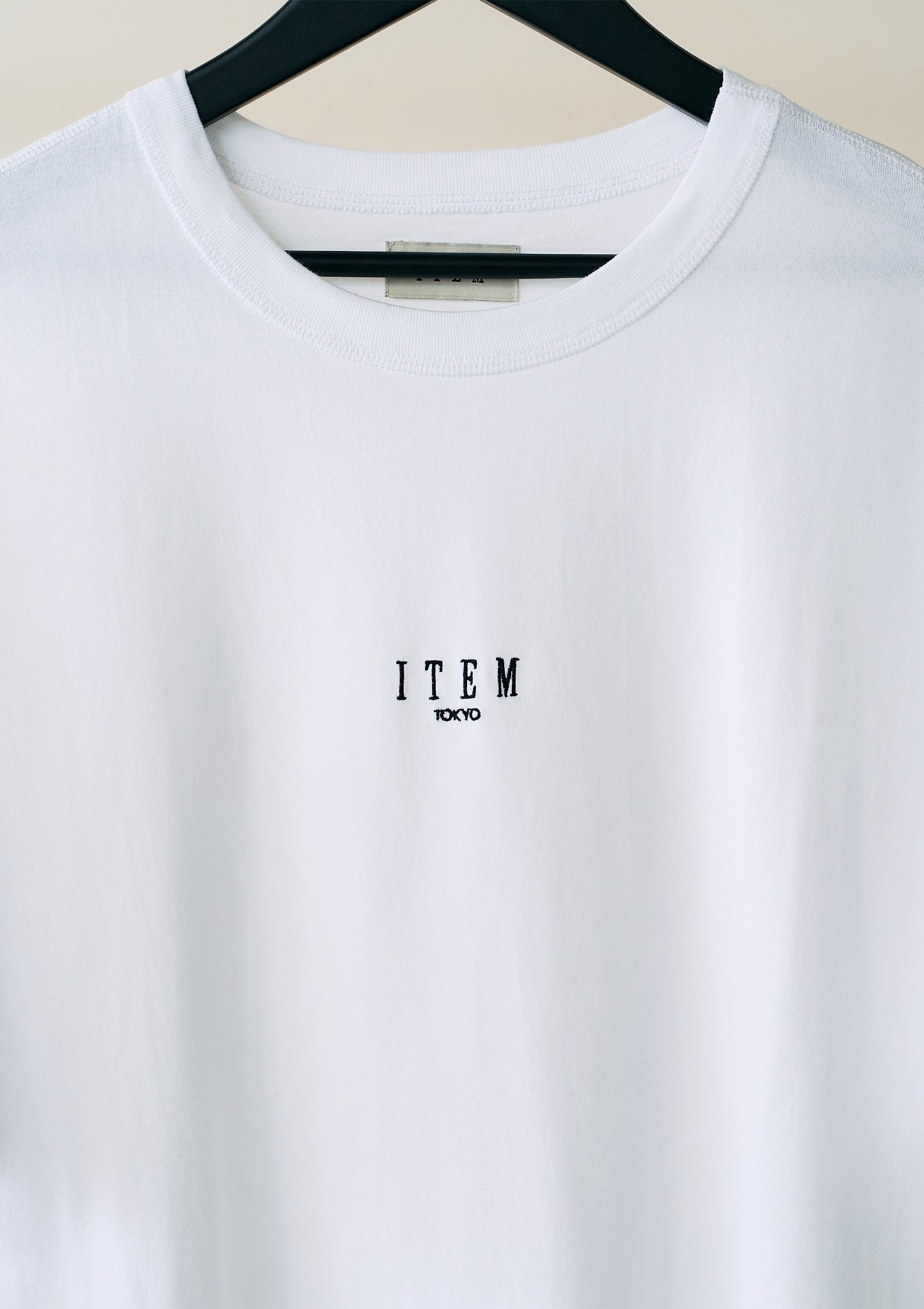 ITEM embroidery tee（white）