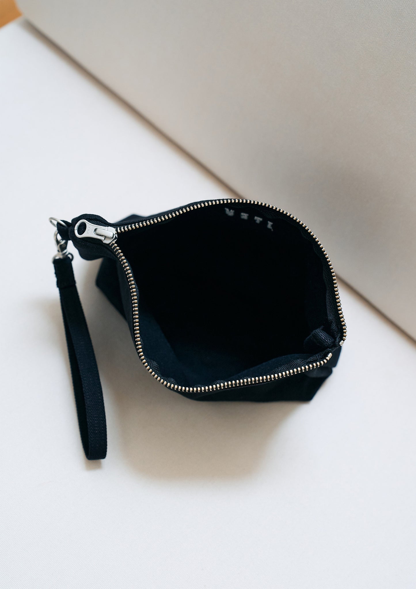 ITEM pouch round