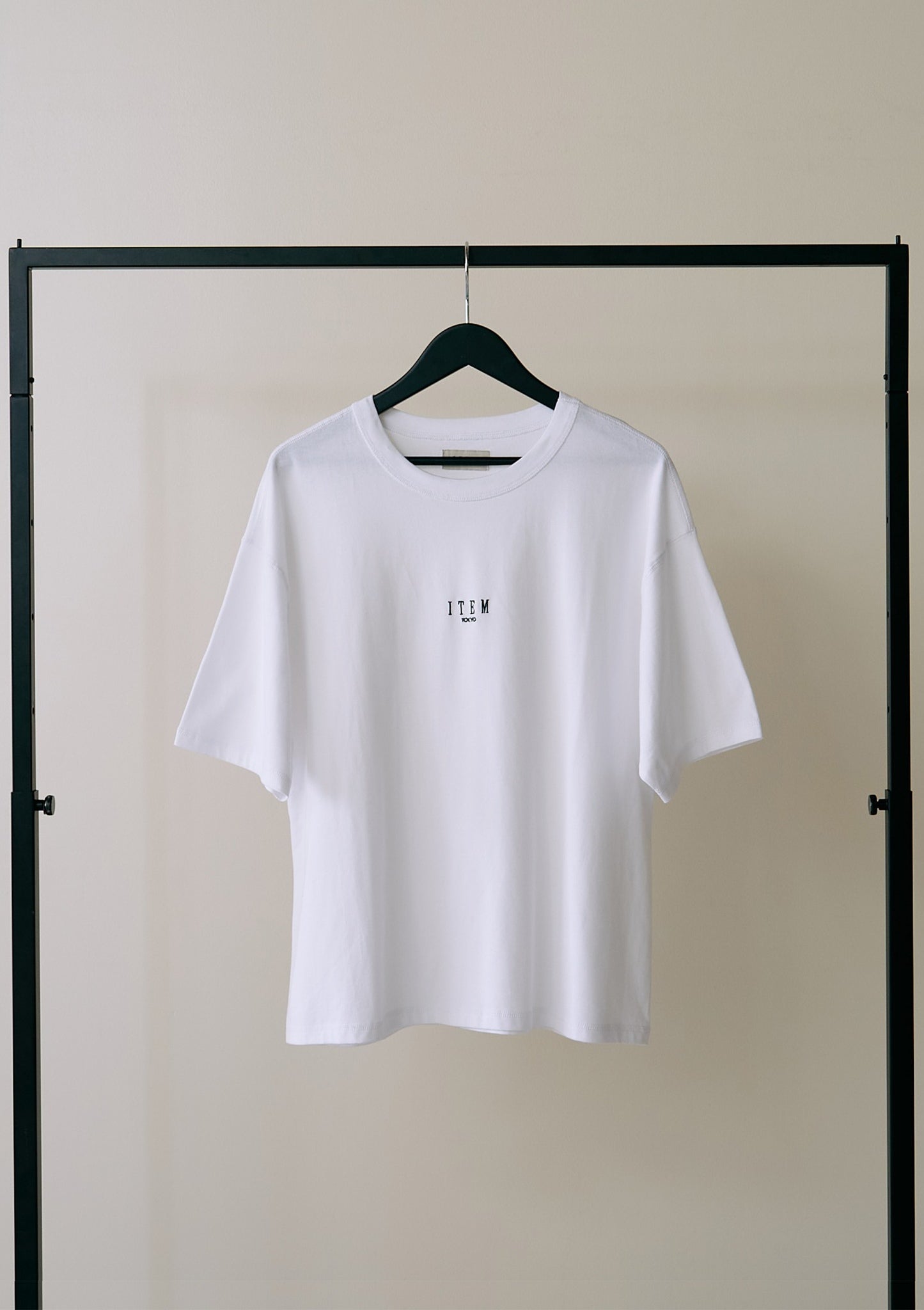 ITEM embroidery tee（white）