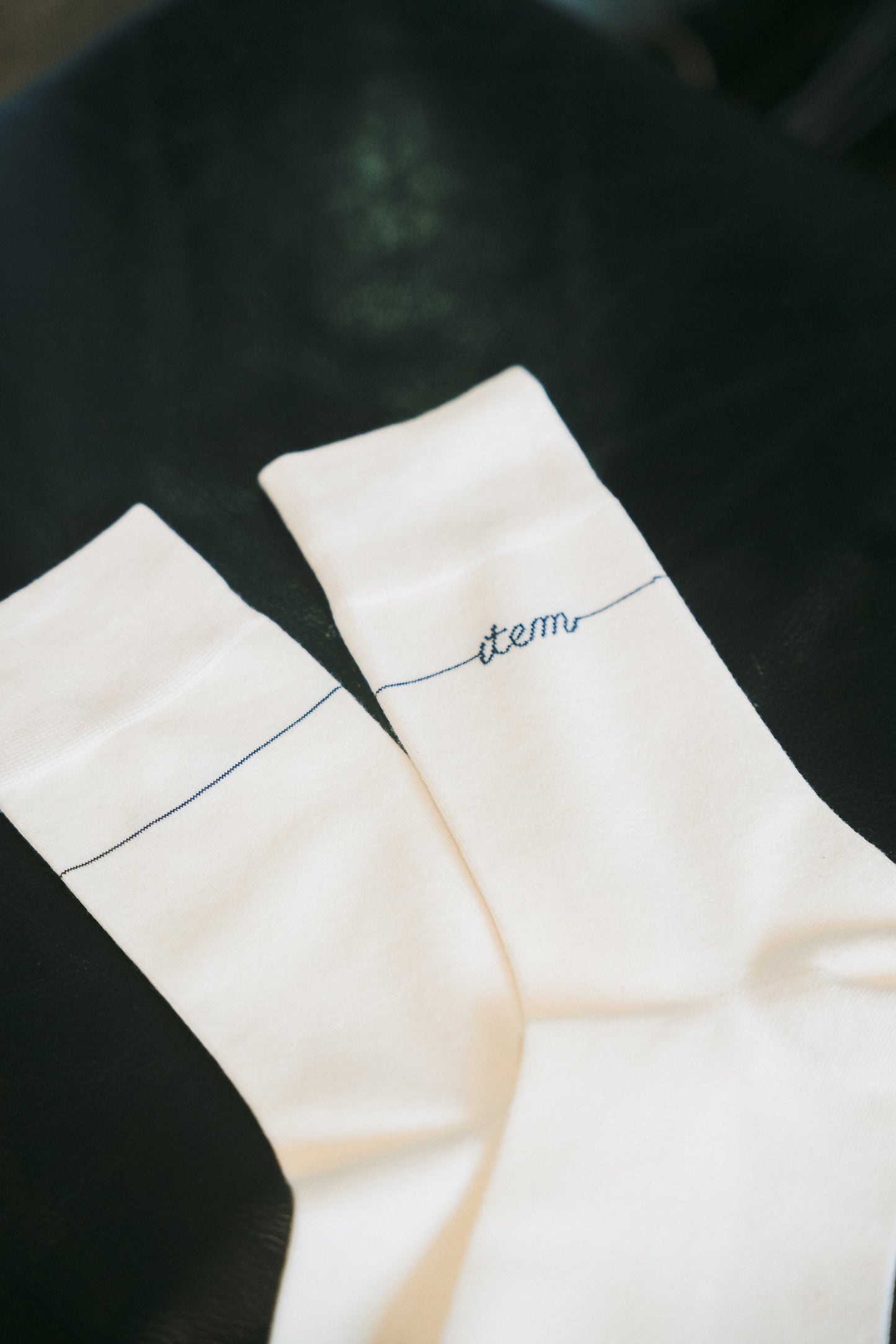 item logo socks