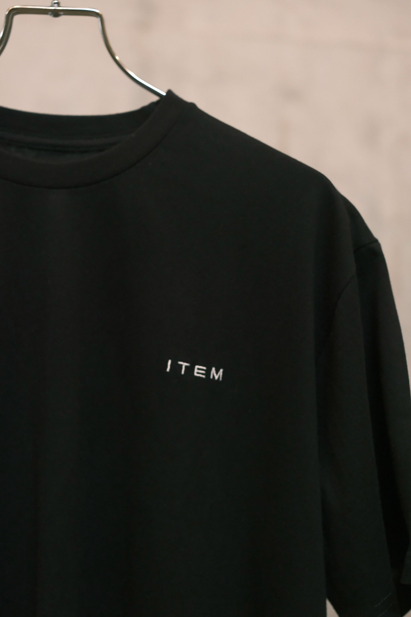 item logo tee (black)